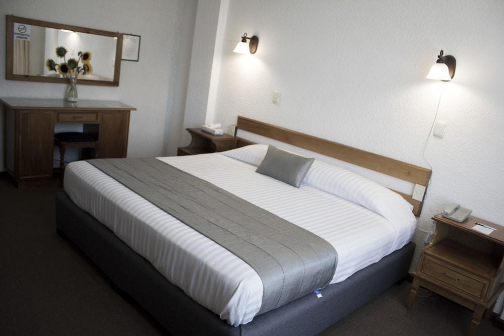 Estanza Hotel & Suites Morelia Zewnętrze zdjęcie